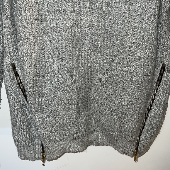 Jessica Simpson Gray Zip Trendy Sweater - Picture 2 of 8
